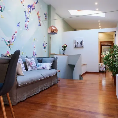 Lora Center 아파트