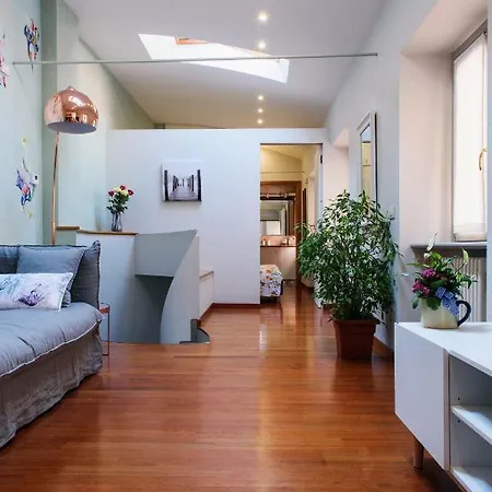 Apartament Lora Center *